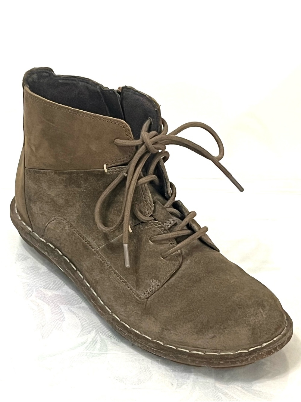 Clarks Tamitha Key Suede Ankle Boots Olive-Brown Laced Wide Toe size 6M